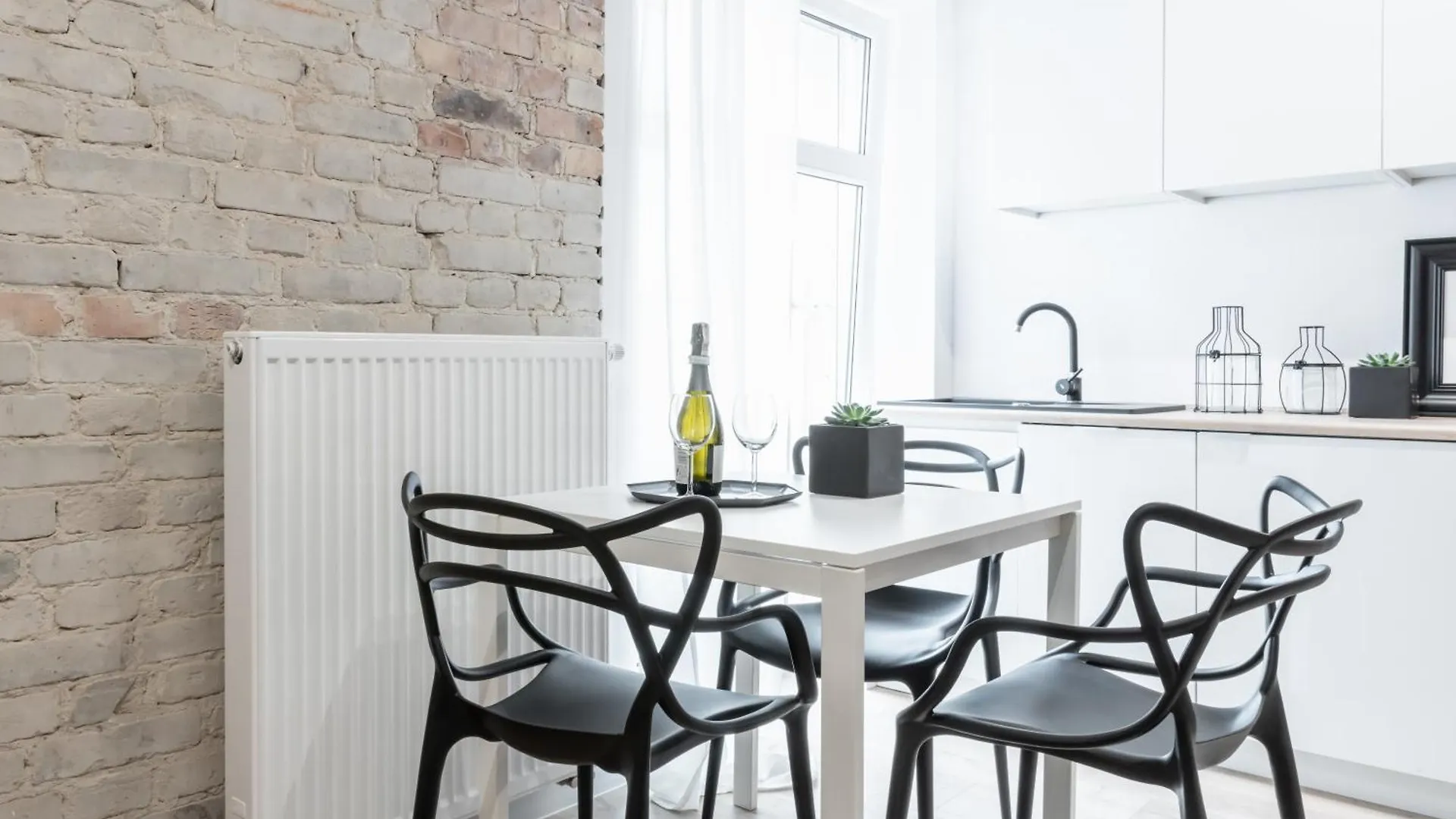 Apartamenty Pamiatkowa 11, 2 Rooms, Self Check In 24H Poznan 0*,  Poland